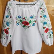 Вышиванка с цветами для девочки