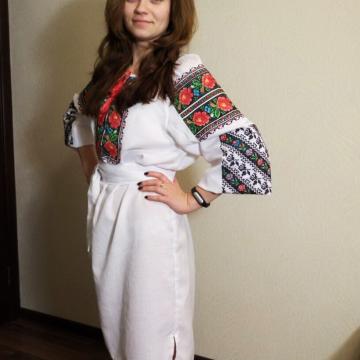 Вишита жіноча сукня в українському стилі "Розовий квіт"