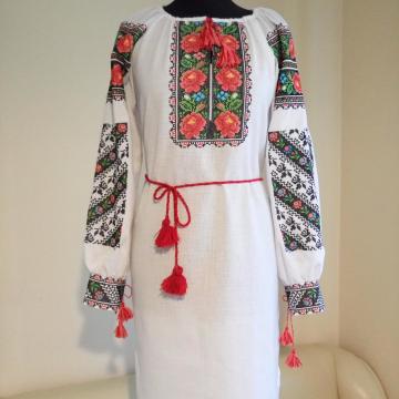 Вишита жіноча сукня в українському стилі "Розовий квіт"