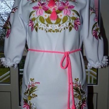 Вышитое украинское платье "цветочные мотивы"
